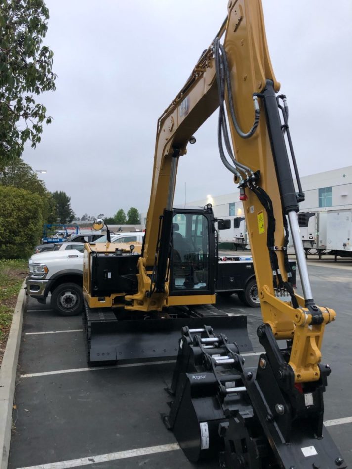 Prime Excavator CAT beside a truck